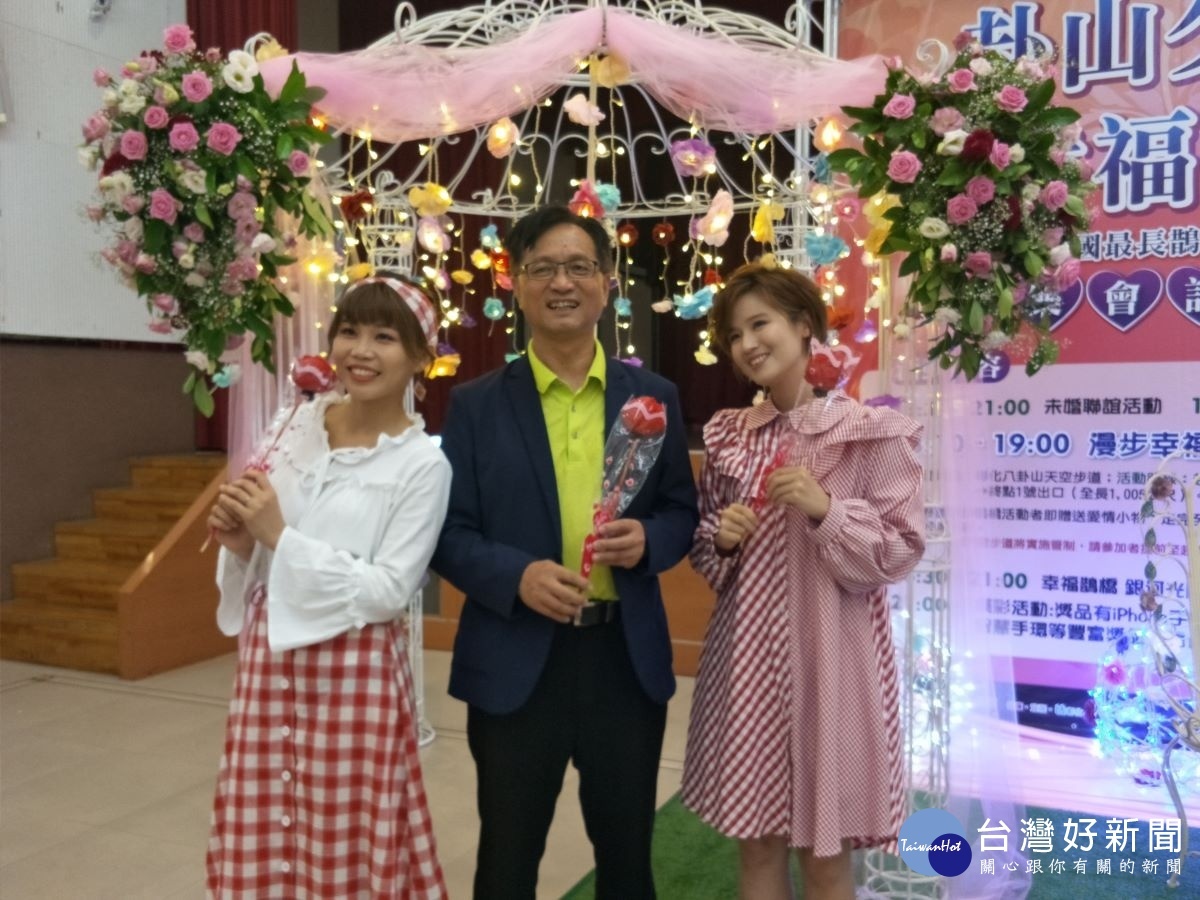 「卦山夕照-幸福鵲橋」之浪漫邂逅。圖/記者鄧富珍攝