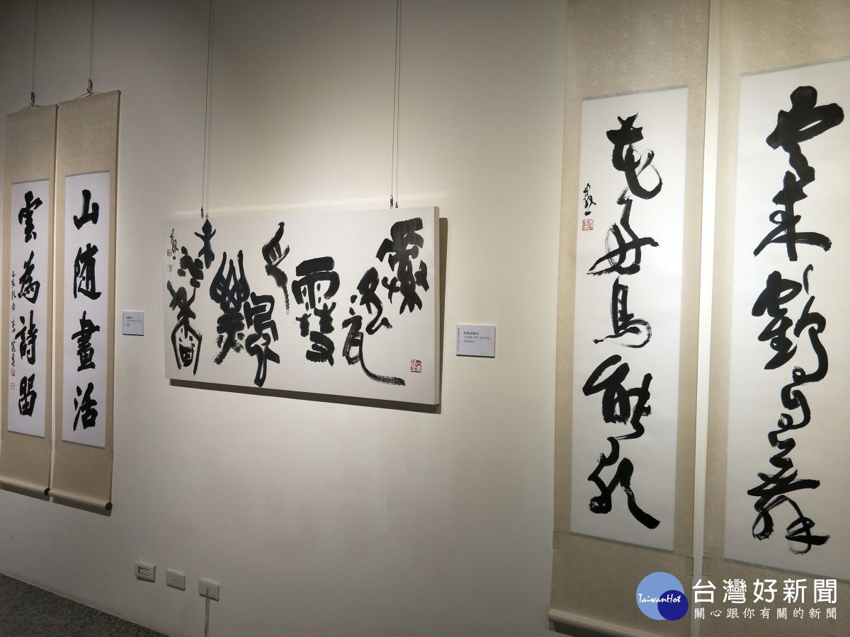 李憲專書法創作。圖/記者鄧富珍攝