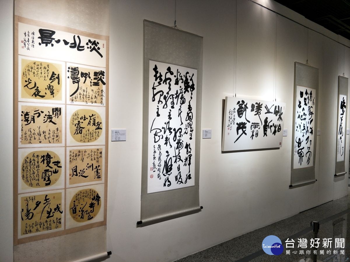 李憲專書法創作。圖/記者鄧富珍攝