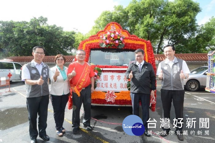 桃園市長鄭文燦出席「桃園市壽山巖觀音寺菩薩出巡遶境活動」。