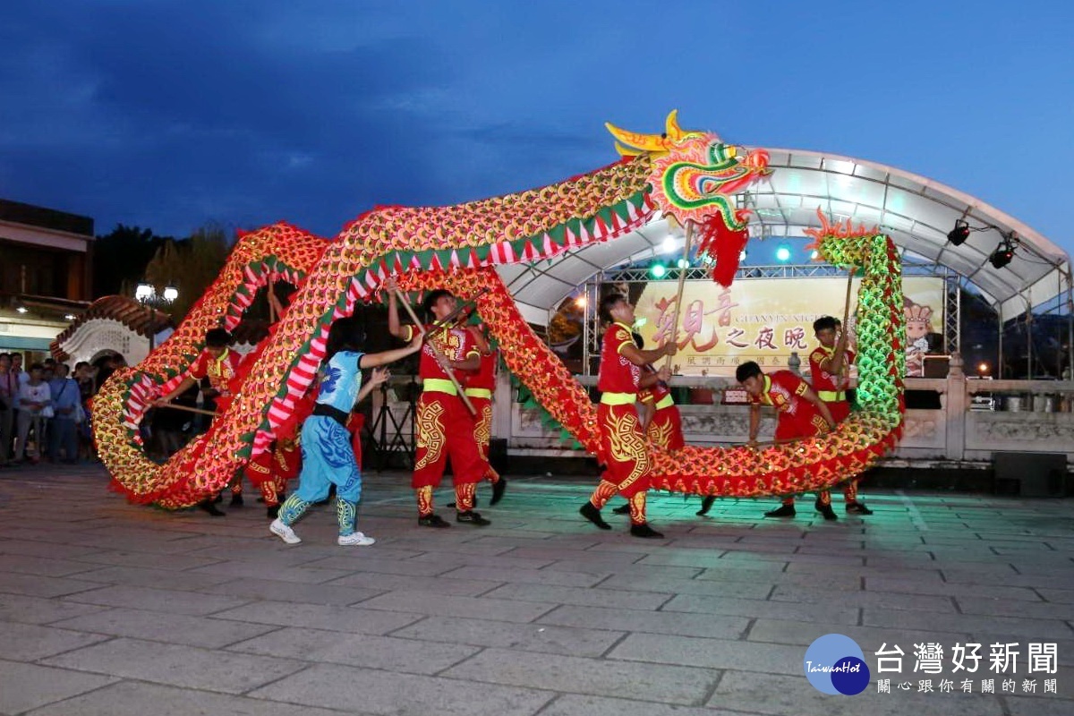 壽山巖觀音寺舉辦觀音之夜，活動中邀請知名文化團體進行精彩表演。