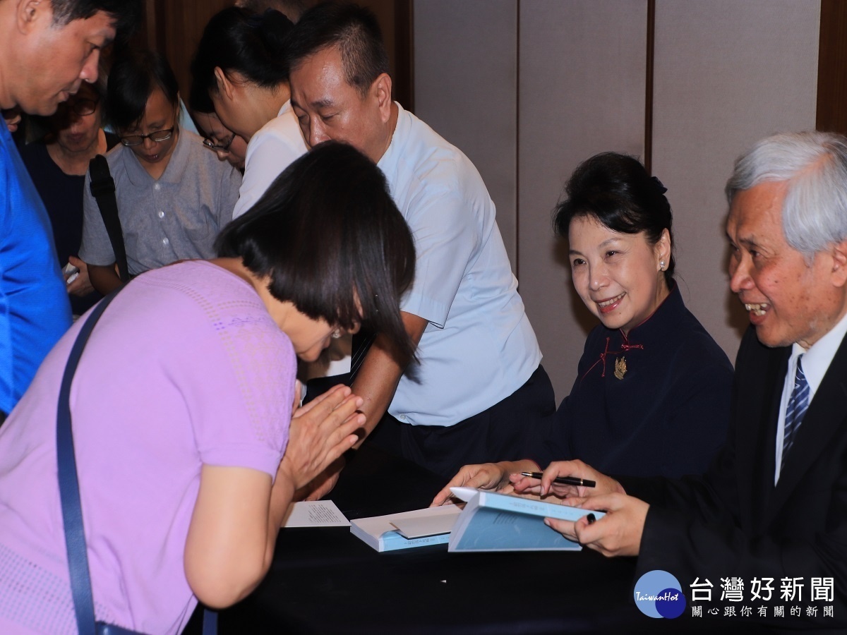 一本好書探討台灣過去歷史 王本榮靜思堂辦理公益講座