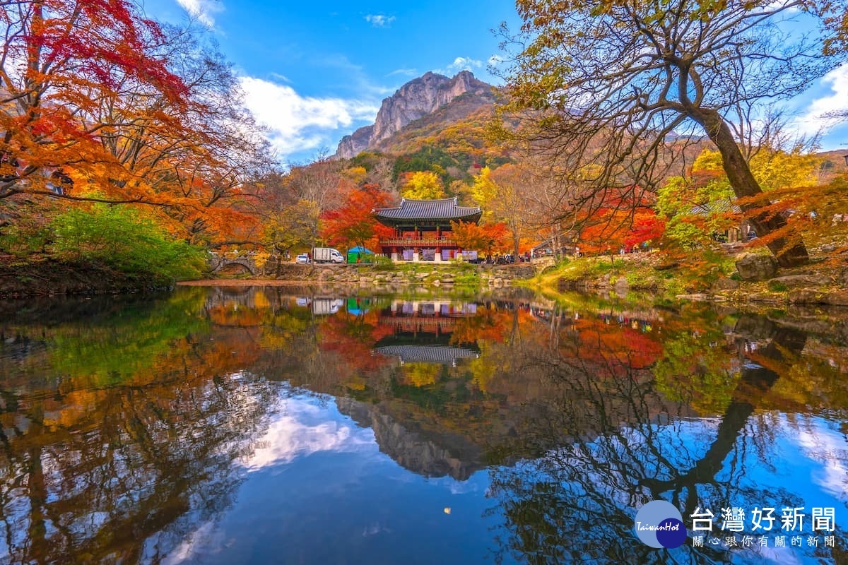 內臟山寺與周圍景色融為一體,每個角度都是最佳拍攝點。(圖/喜鴻假期提供)
