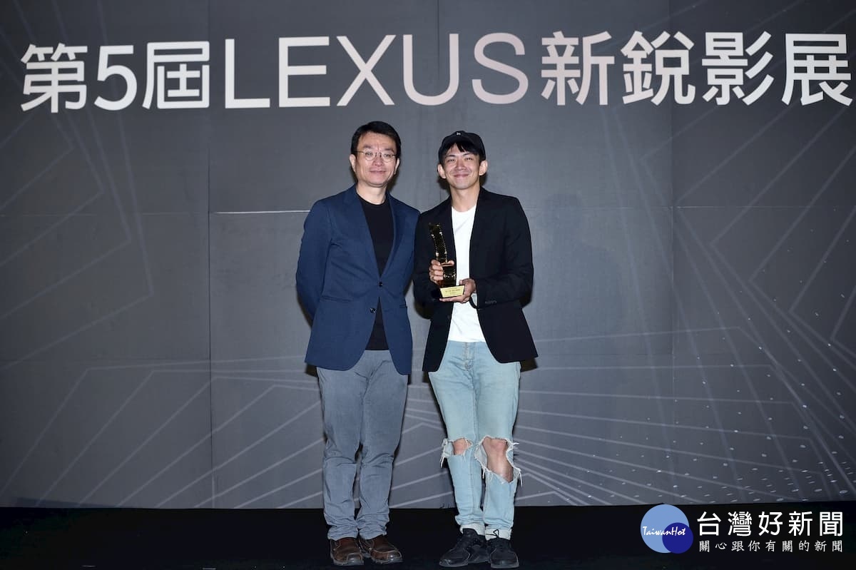 最佳導演則由陳霆瑋同學獲得,以成熟的運鏡及完整的劇情安排展現了優異的執導能力。