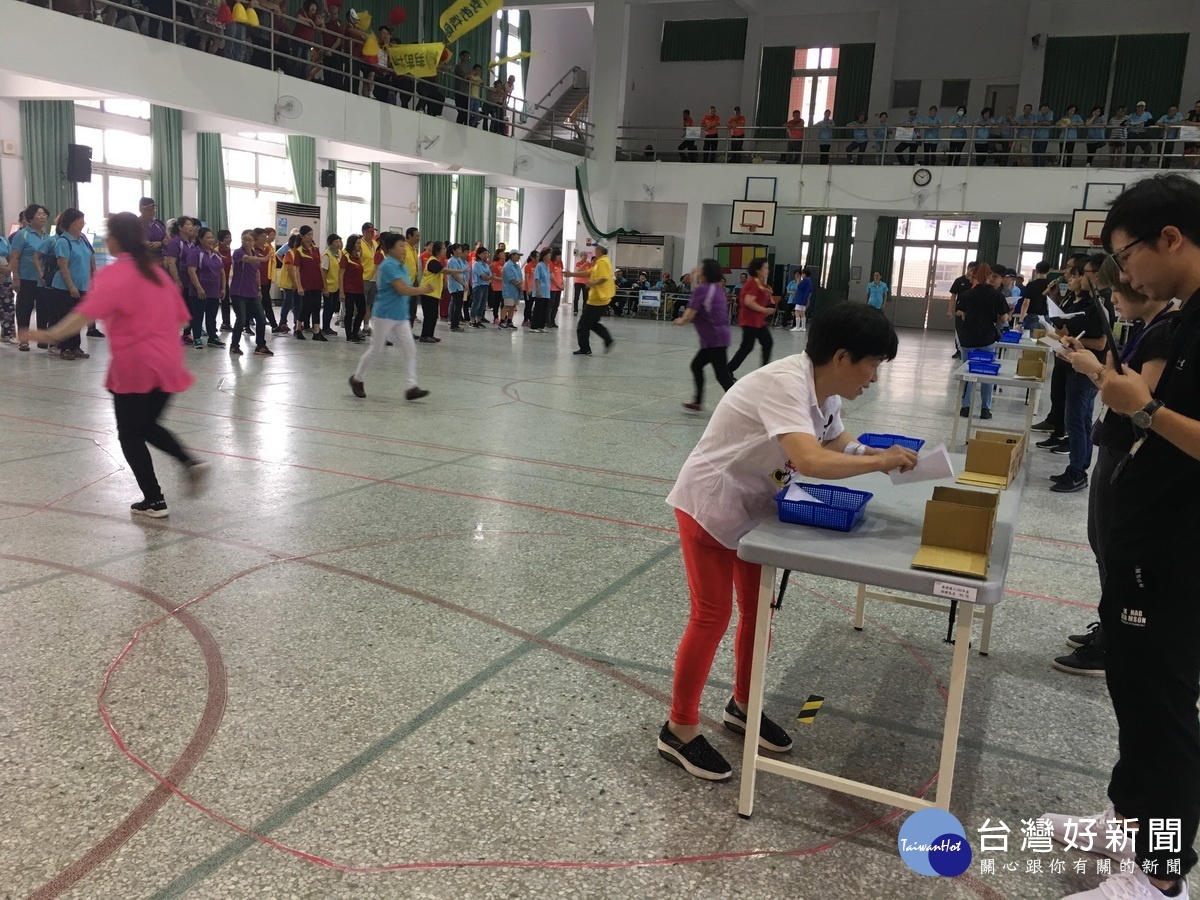 資源回收王是對環保知識的考驗。(記者扶小萍攝)