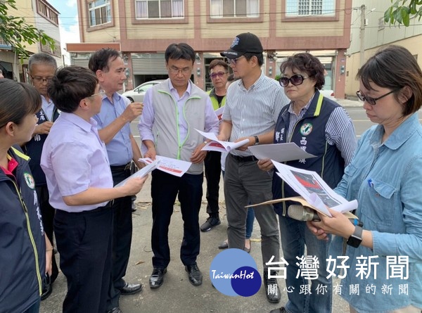 立委劉建國為提升農產品運銷效率、穩定品質與供需,邀請農委會主委陳吉仲等到「西螺冷鏈物流中心」預定地現勘。
