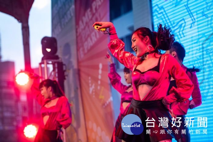參賽團隊舞力全開