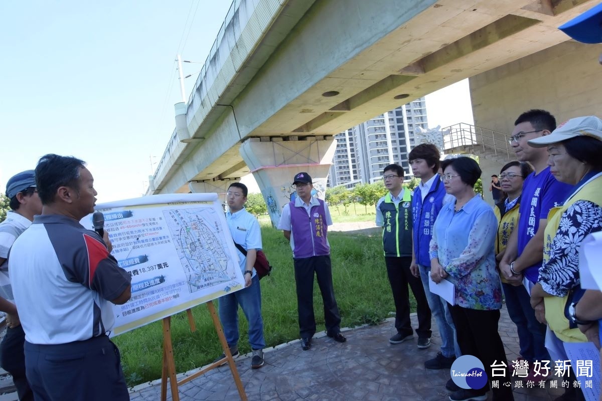 員林龍燈公園會勘,縣長王惠美聽取簡報。