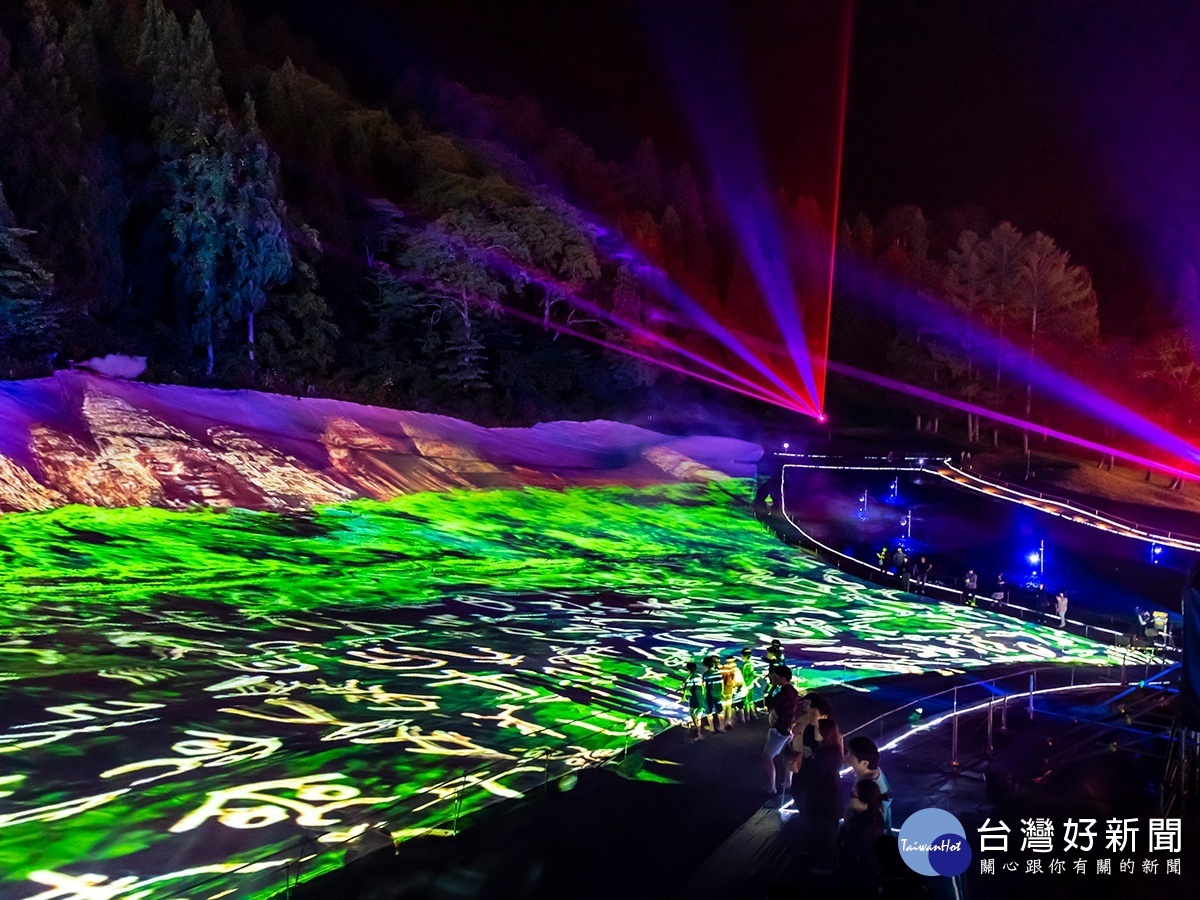 在這壯觀的夜景中,APA飯店度假村以燈光、音樂以及影像的演繹,讓遊客將置身在非凡的世界裡。