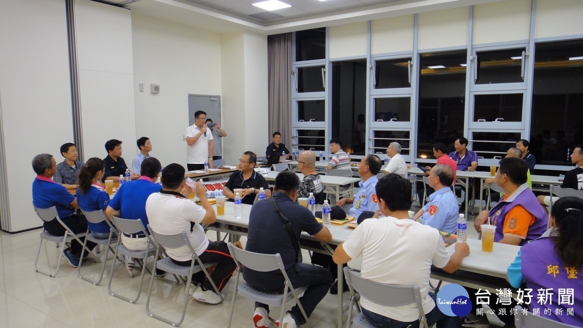 分局長李建民為加深各社區協助通報打擊相關涉毒問題,特邀集里、鄰長宣導安居專案緝毒專案配合事項。