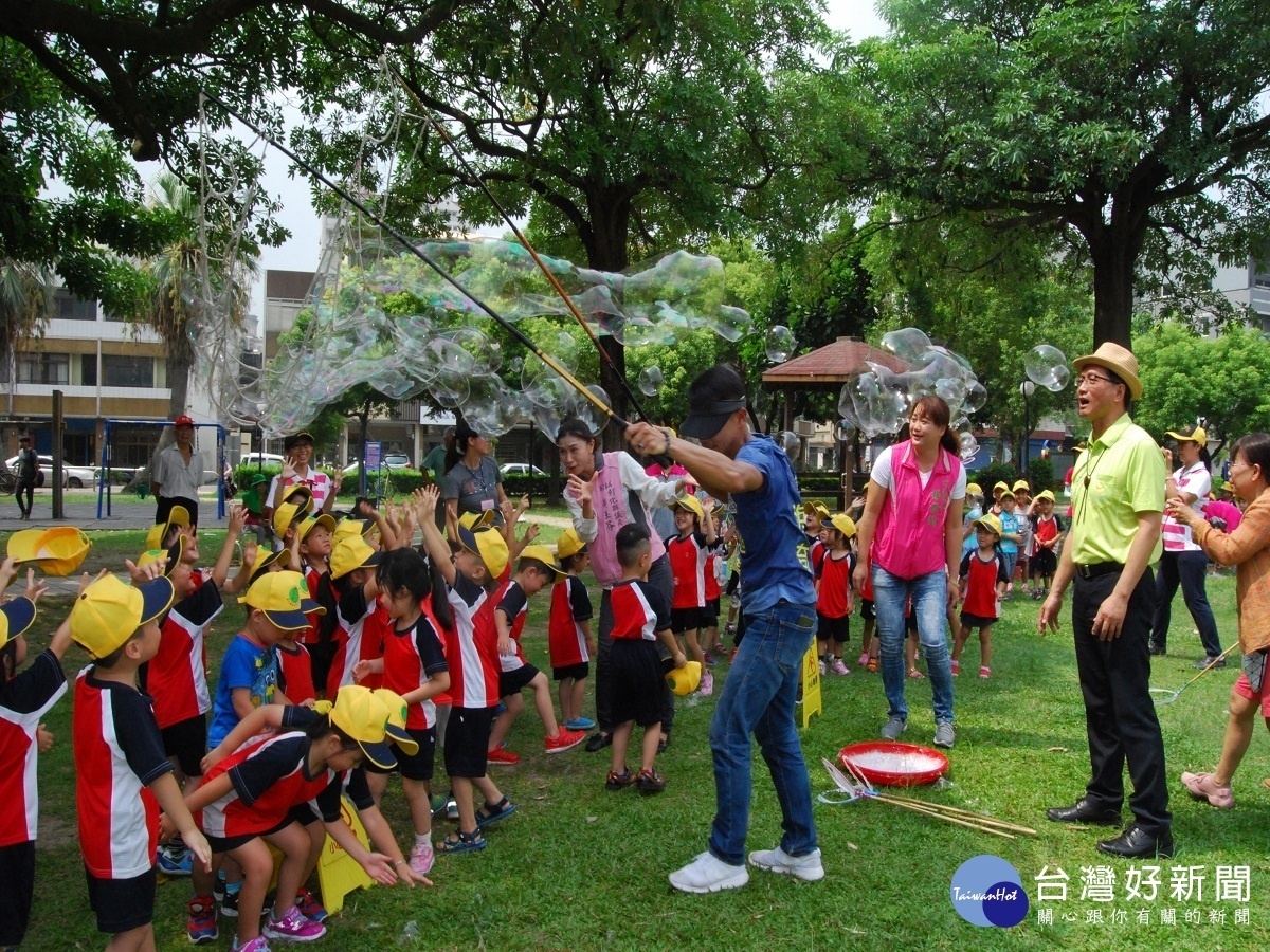 彰市公園親子開心安全fun暑假 宣導公園遊玩安全捐發票做公益