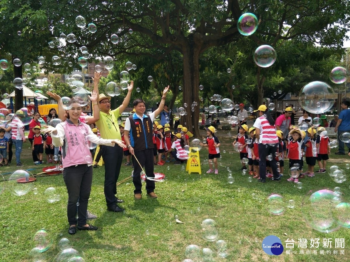 開心安全fun暑假，公園暑期親子玩泡泡8/3展開。圖／記者鄧富珍攝