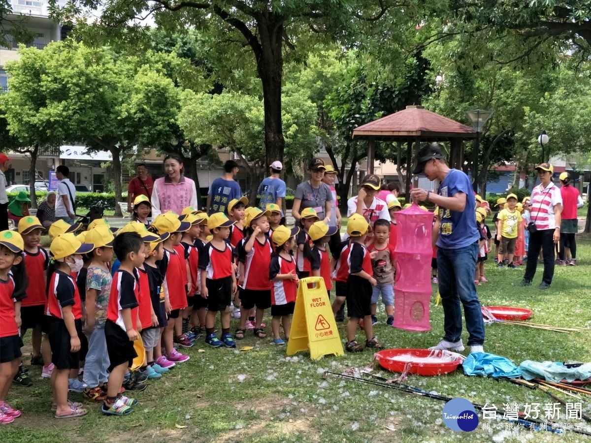 開心安全fun暑假，公園暑期親子玩泡泡8/3展開。圖／記者鄧富珍攝