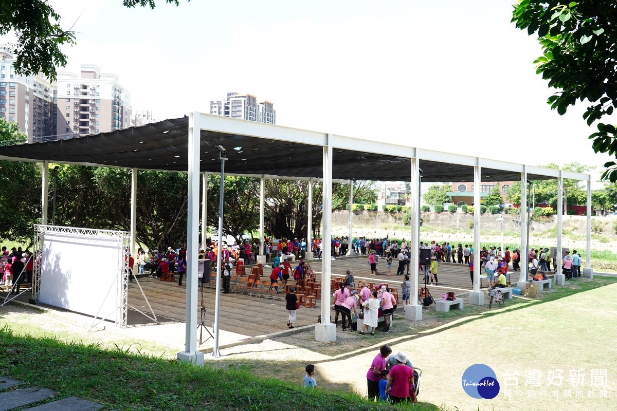 改善完工啟用的蘆竹區光明河濱公園天幕籃球場暨滾球場。