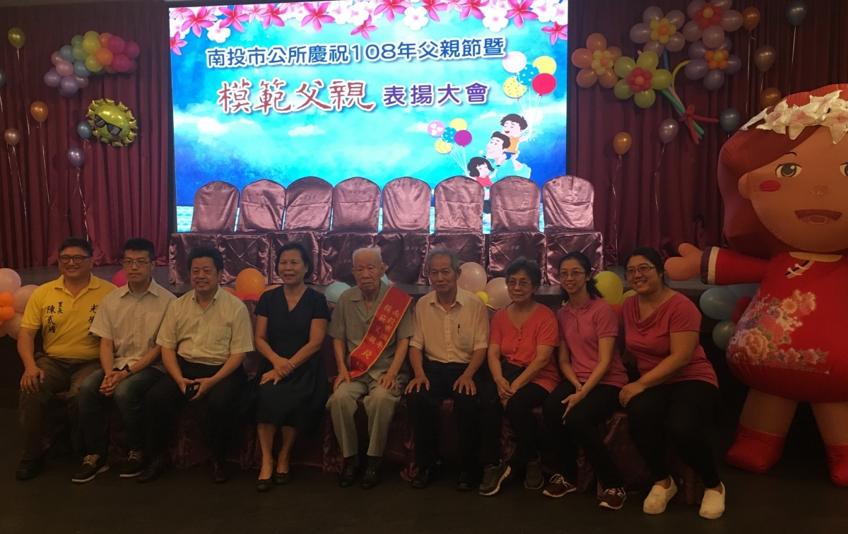 93歲的錢紹森是模範父親年齡最長的。(記者扶小萍攝)