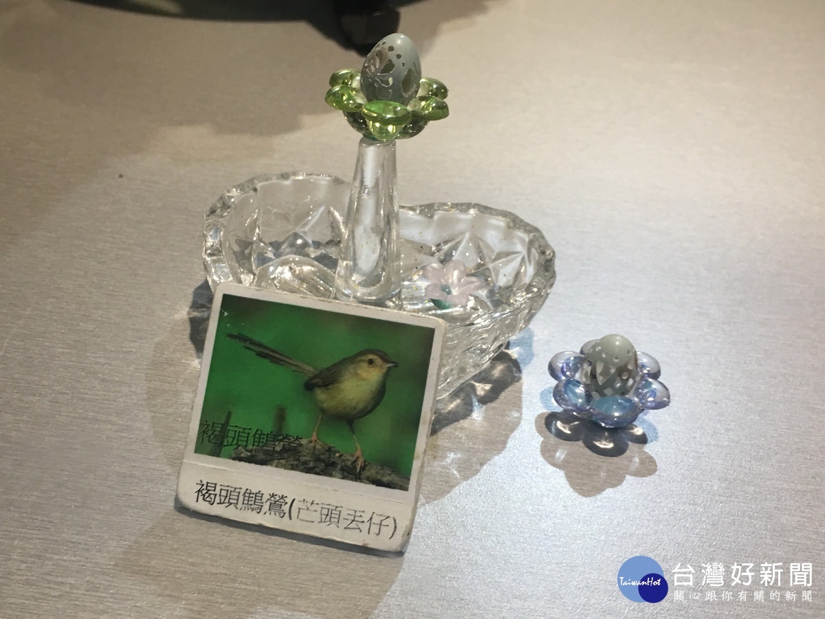 這件迷你作品展現出驚奇之美。(記者扶小萍攝)