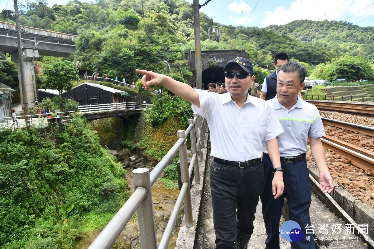 新北市長侯友宜6日視察三貂嶺隧道自行車道工程