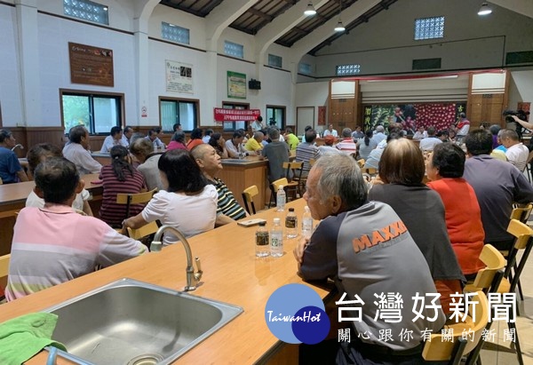 立委劉建國邀農委會陳吉仲主委至古坑鄉與農民座談,並對「去殼筍」做出補助決議,協助筍農度過難關。