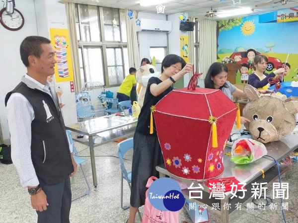 北港朝天宮連續16年贊助辦理教師花燈研習活動,傳承「燈會原鄉」的花燈技藝,讓傳統文化向下紮根。