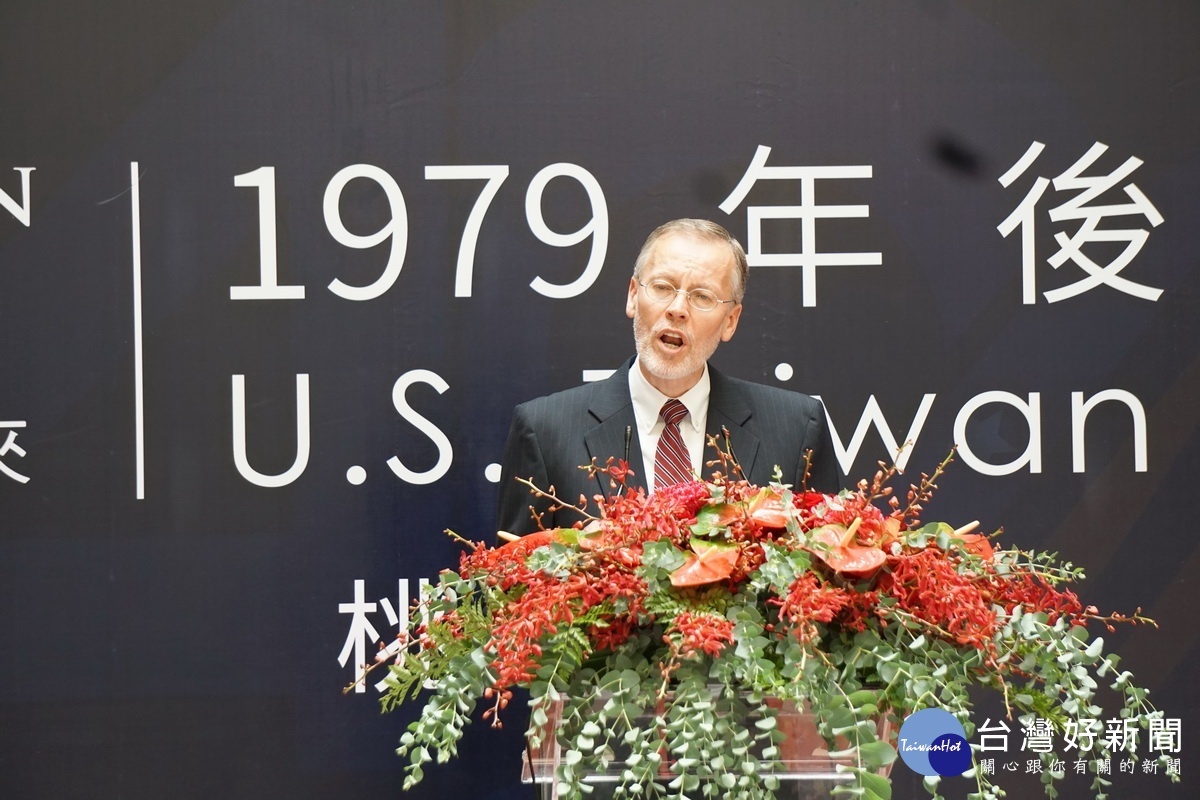 AIT美國在台協會處長酈英傑於「立穩根基,共創未來:AIT@40—1979年後美台關係展」桃園場歡迎茶會中致詞。