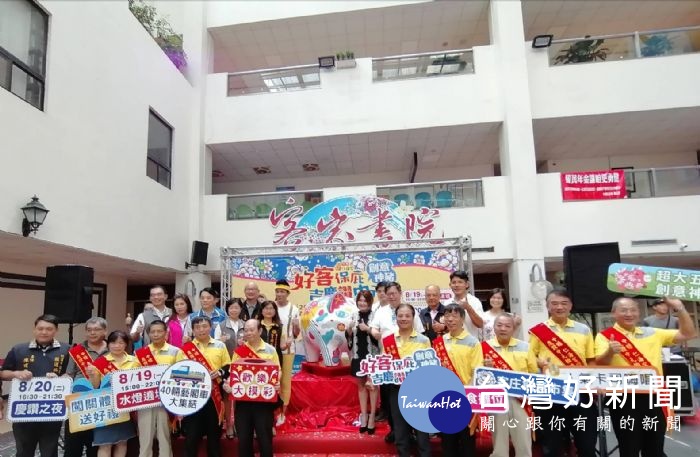 中壢區中元慶典藝術節,彩繪豬亮相。