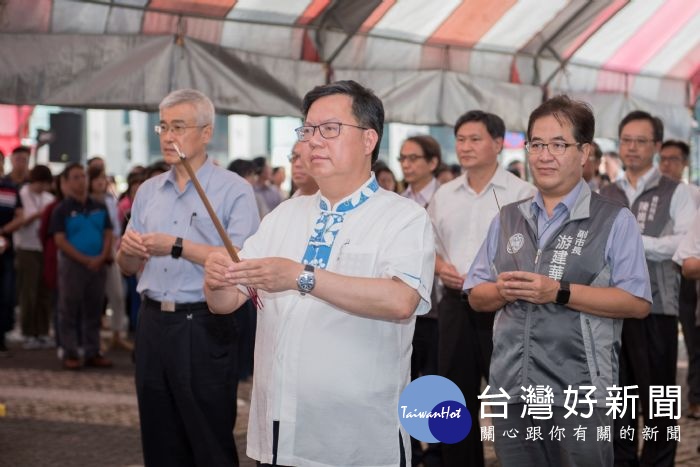 市長與市府局處首長一同進行祭典