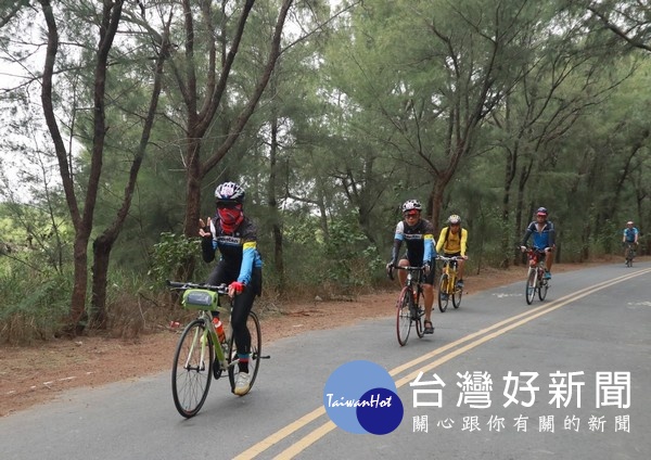 雲嘉南濱海國家風景區管理處舉辦「濱海小鎮慢旅自行車騎遊」活動，邀民眾體驗質樸的漁村小鎮風貌與濃濃人情味。