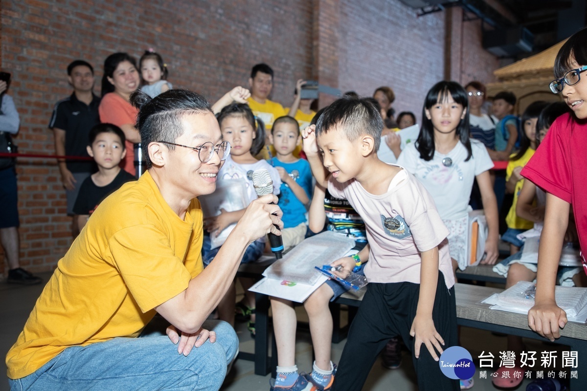 桃園軌道願景館暑假推出,「小小軌道推廣員認證」活動。