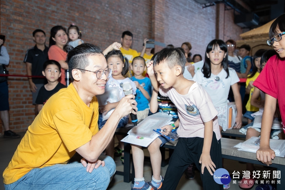 桃園軌道願景館暑假推出，「小小軌道推廣員認證」活動。