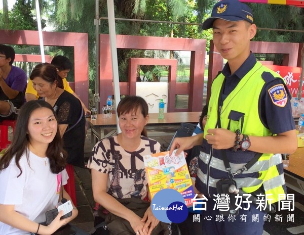 北港警方除響應北港國際同濟會挽袖捐熱血活動，並結合實施預防犯罪、勿酒駕、反毒及防詐騙等宣導。