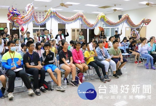 雲林家扶國中夏令營舞龍舞獅熱鬧開營,透過傳統技藝體驗,豐富學童暑假生活,亦品味北港文化之美。