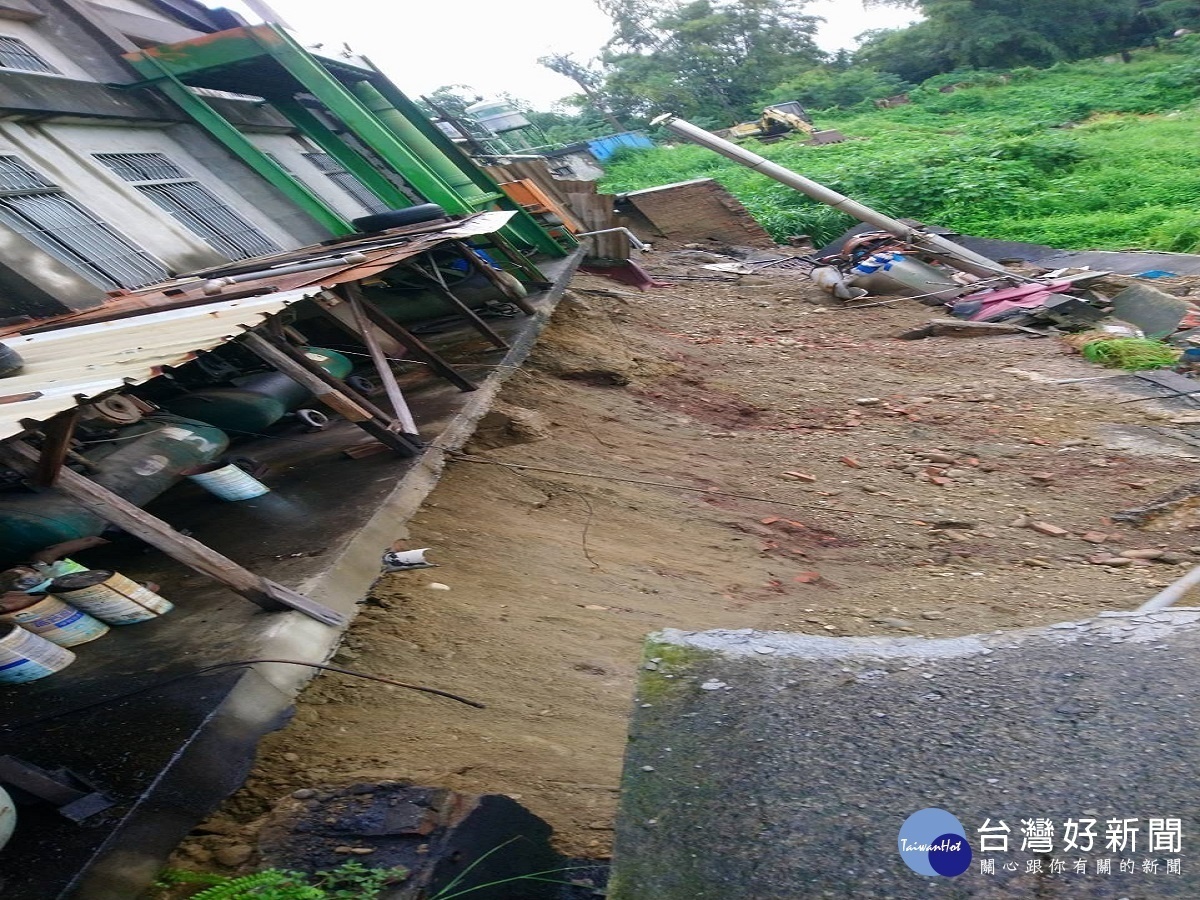 花壇皮革工廠地基慘遭掏空 重建經費高讓民欲哭無淚(照片翻攝)