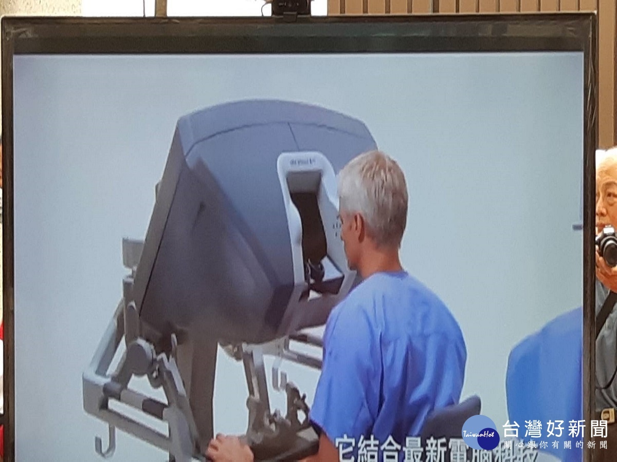 推廣醫療科技　秀傳「達文西機械手臂行動體驗車」出門去 台灣好新聞 第4張
