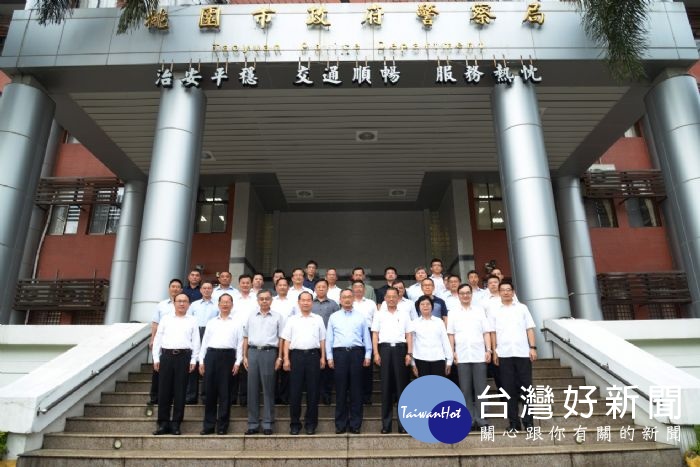 內政部警政署陳署長家欽等人訪視桃園市警察局選舉查賄制暴工作,慰勉員警執勤辛勞。