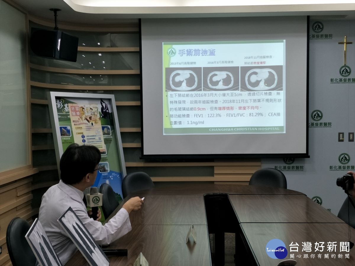 王秉彥表示，王牧師夫婦都在複合室手術室定位造影，再進行3D影像單孔胸腔鏡手術。