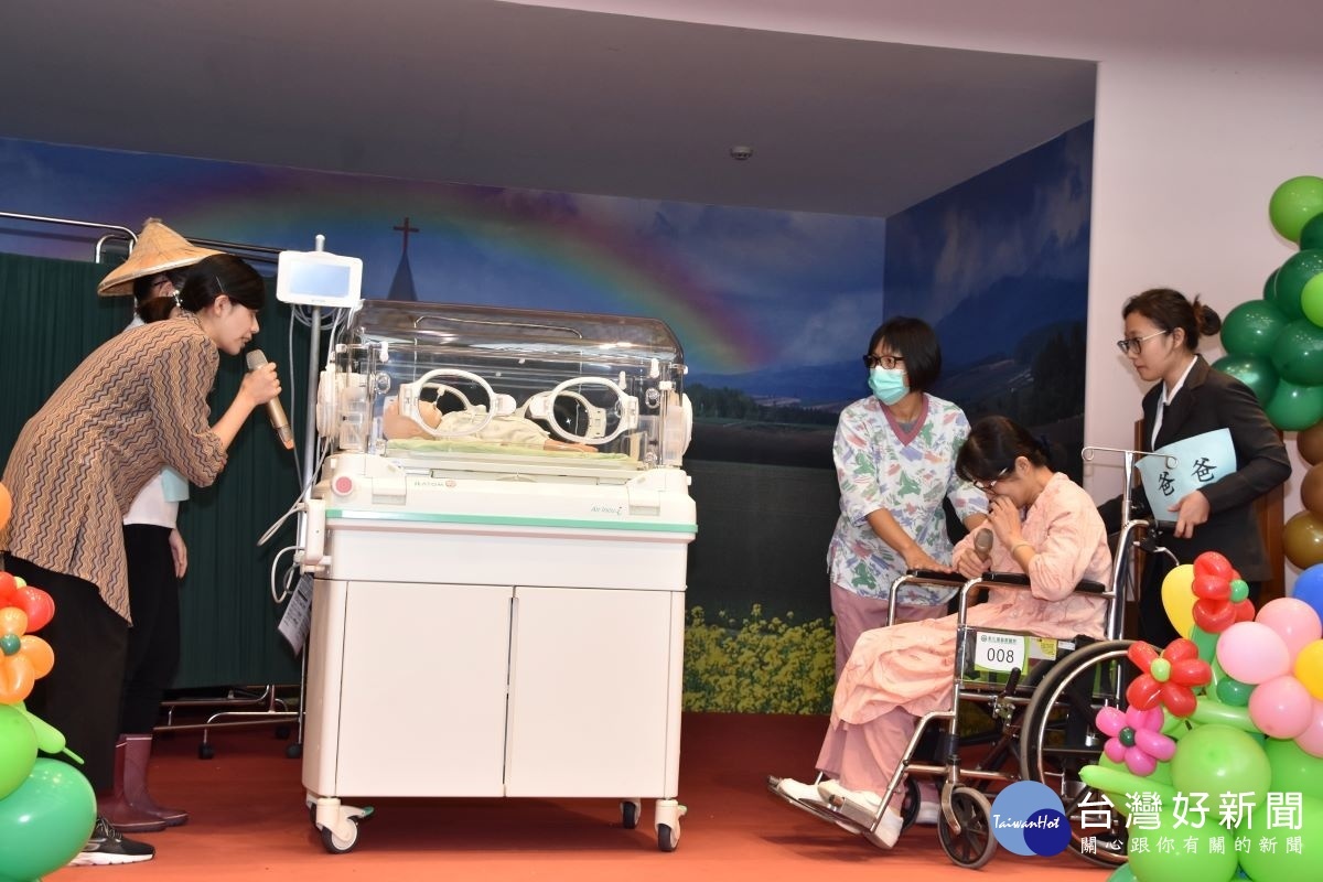 醫療團隊以行動劇分享新生兒加護病房創始的故事。