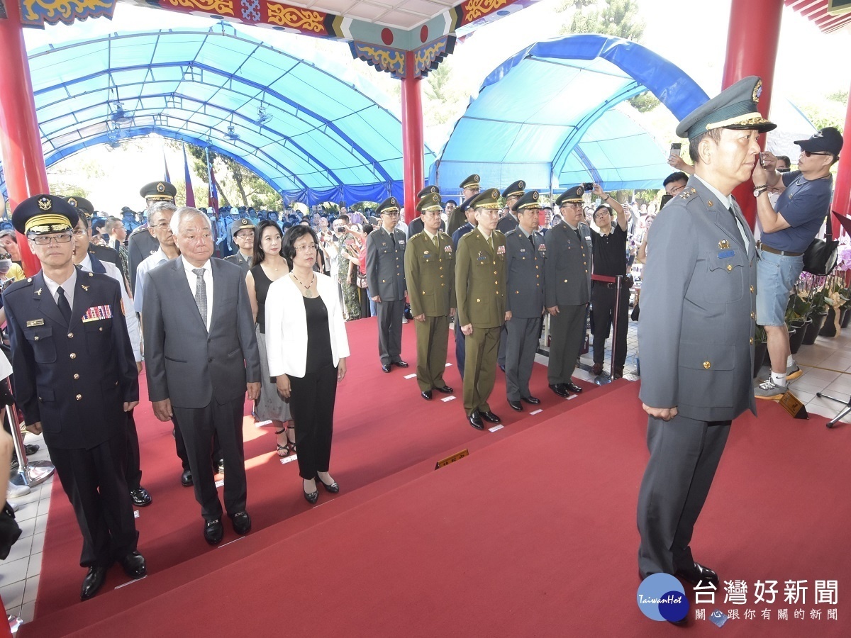 彰化各界秋祭國殤大典 獻上鮮花表達感恩與懷念