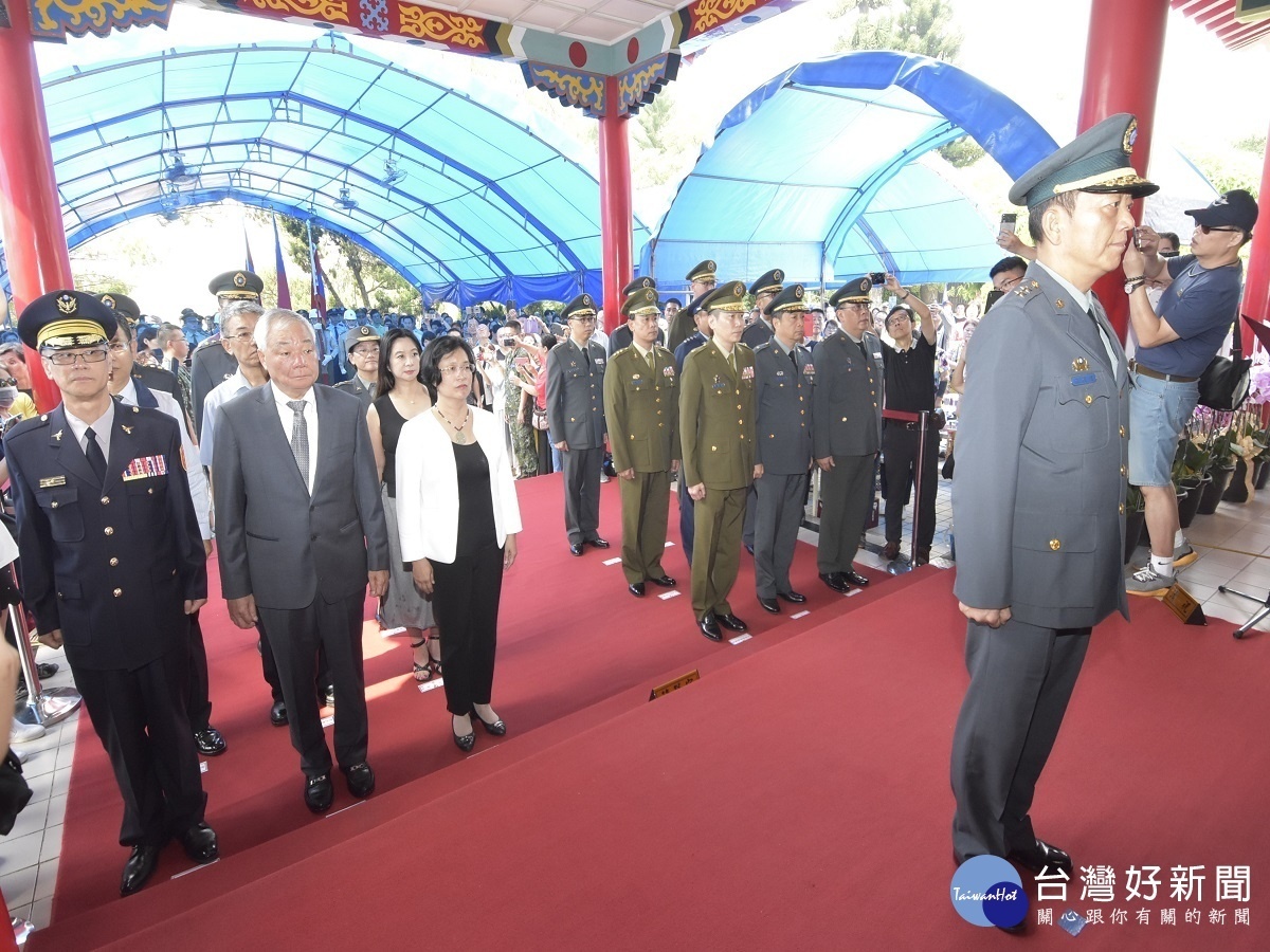 彰化各界秋祭國殤大典　獻上鮮花表達感恩與懷念