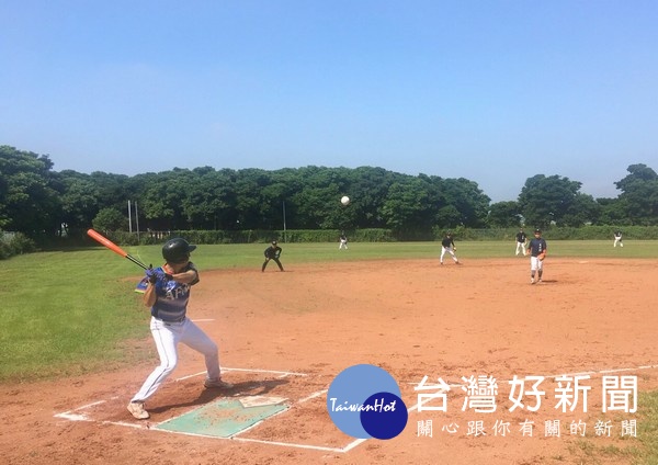 雲縣後備部為提倡官兵正當休閒運動，增進向心力，特與地方球隊切磋球技，亦增進與民間之情感交流。