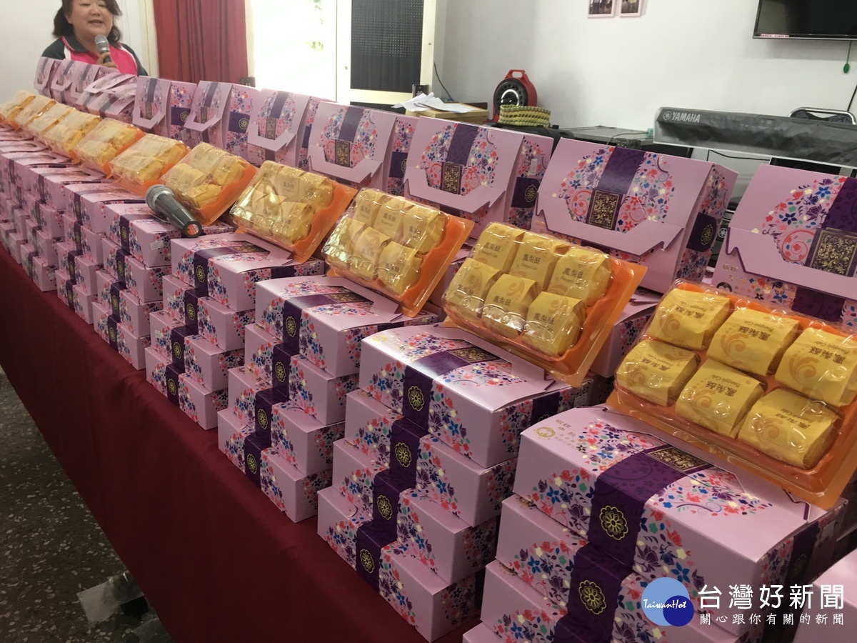 有1500戶家庭會接受到禮盒。(記者扶小萍攝)