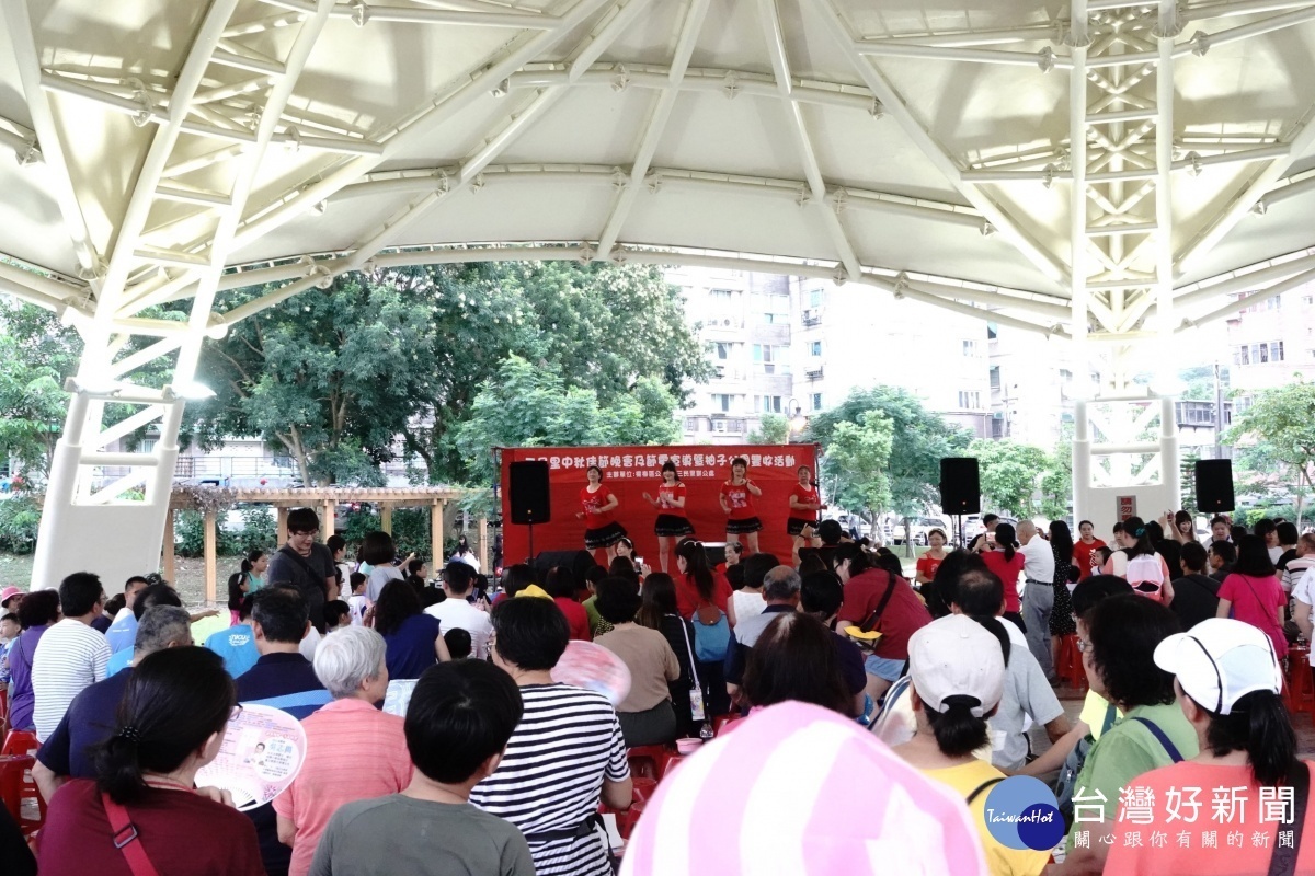 楊梅區公所與三民里辦公處舉辦「三民里中秋佳節晚會及節電宣導暨柚子公園豐收活動」
