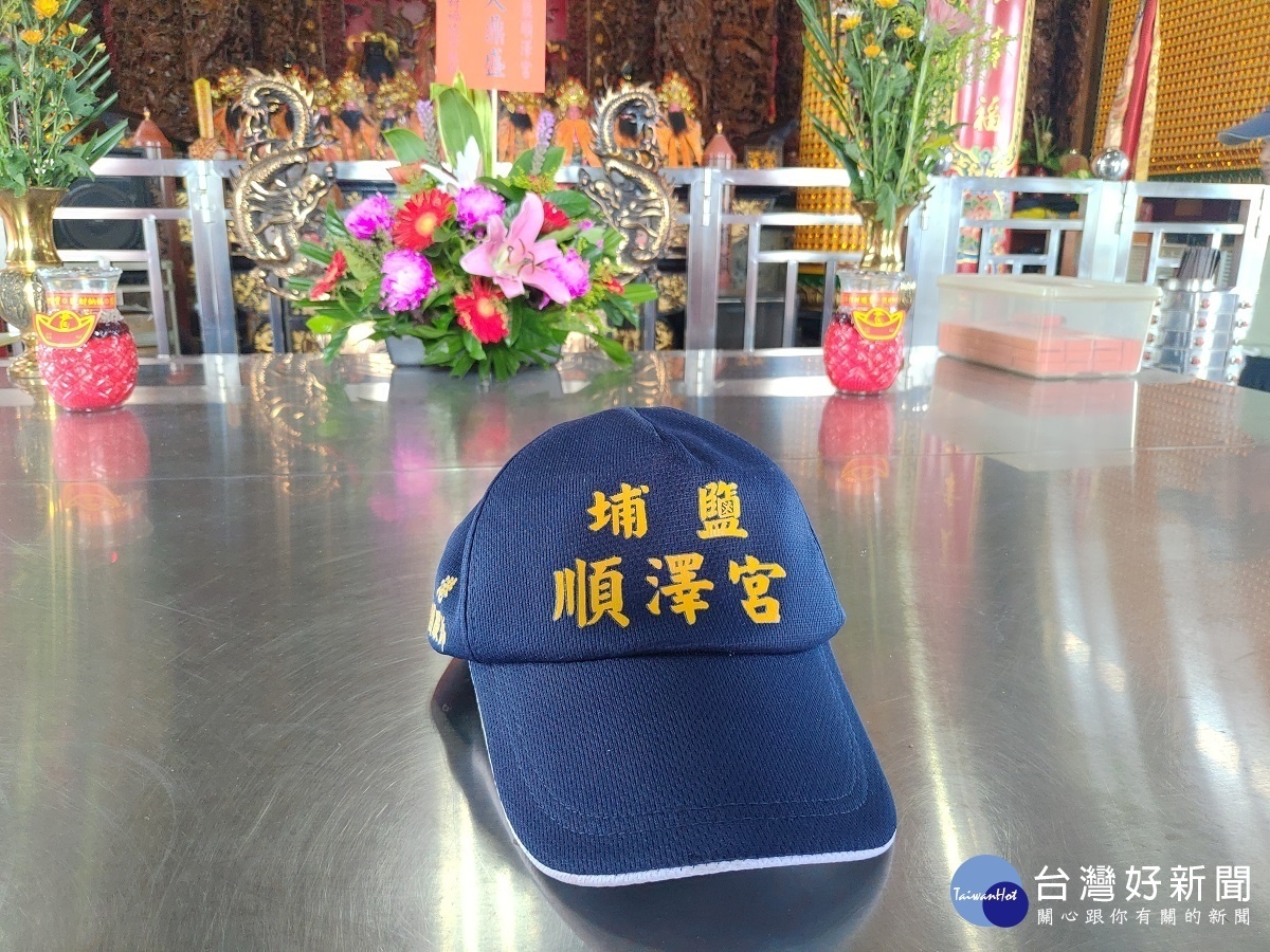 挪威選手帶台灣宮廟帽三鐵奪冠 消息一出供不應求廟方加訂千頂