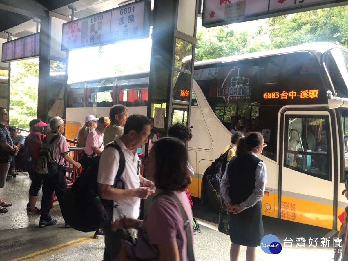 秋節連假返鄉出遊搭公車好康優惠多,請民眾多加利用。
