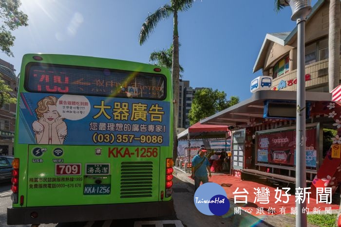 目前龍潭區設有4座客家風格候車亭,分別為客家文化館站、百年大鎮站、敏盛醫院站與龍潭行政園區站