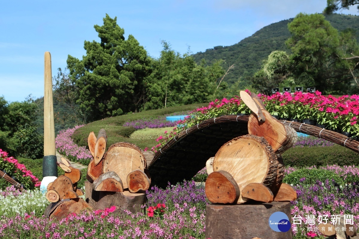 木製月兔嬉戲（圖／台北市公園處提供）