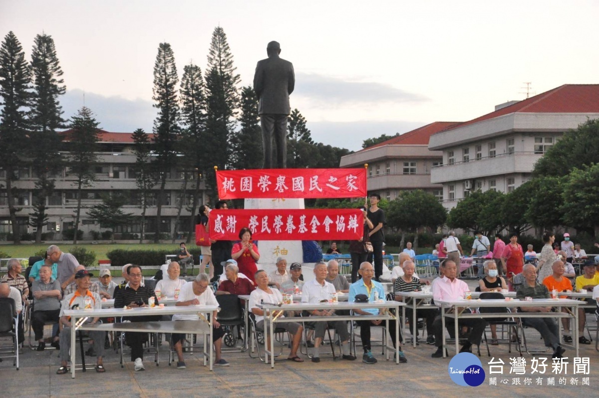 中秋佳節賞月聚 桃園榮家月光晚會烤肉趣