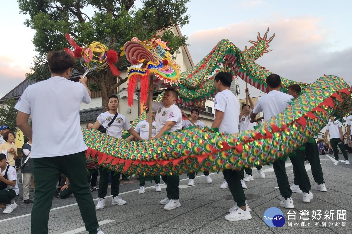 具有百年歷史的大溪新勝社飛龍團獲邀於日本「成田傳統藝能祭」表演,並在遊街活動中打頭陣。