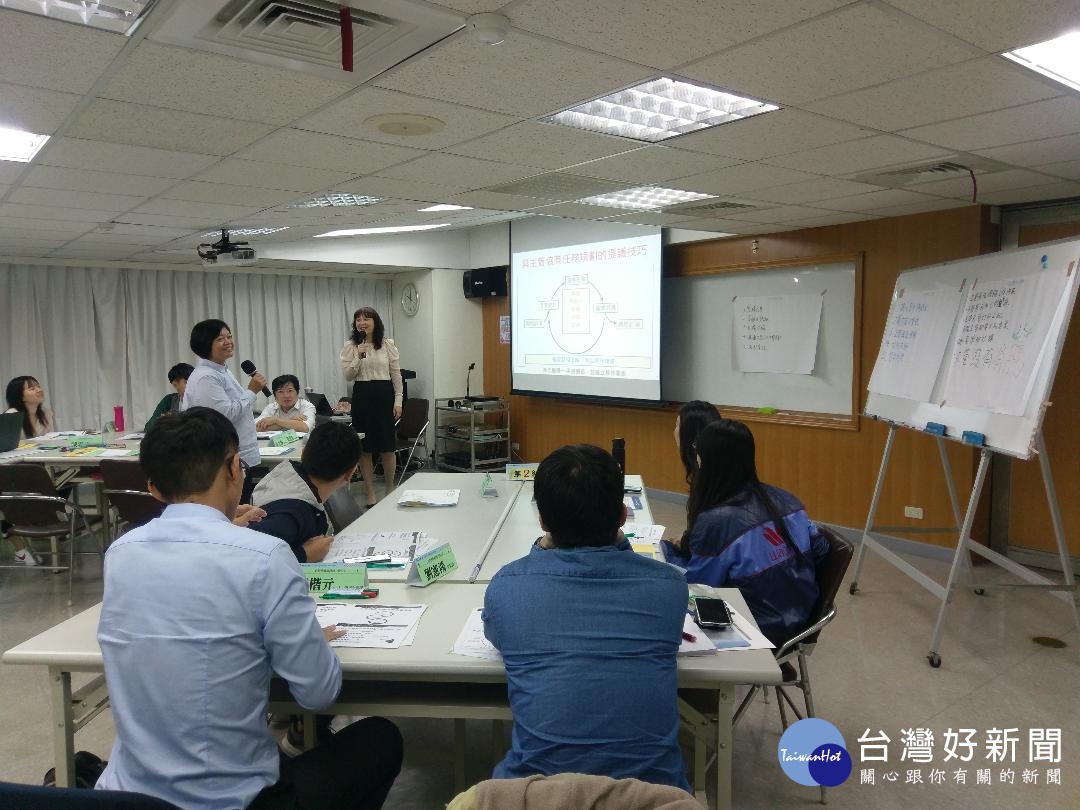 在桃分署輔導下，台灣華歌爾公司鼓勵員工參與培訓，甚至擔任內部講師，傳承多年實務經驗。