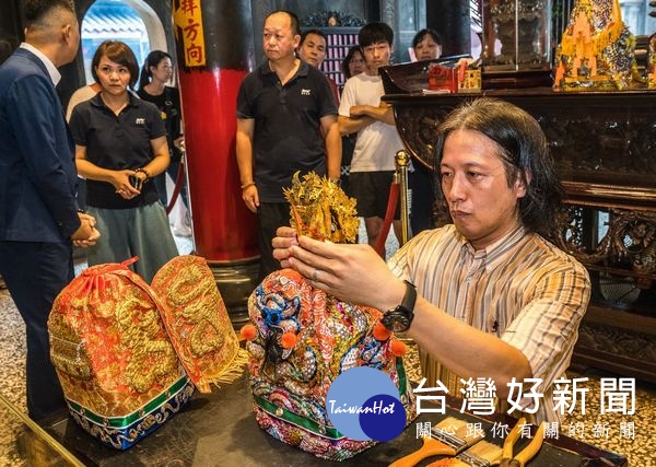 北港武德宮舉辦莊嚴肅穆的千人祭孔大典，並捐款嘉惠地方學子，亦更換武財公銅帽與神衣，宣告環台苦行濟世，功德迴向台灣。