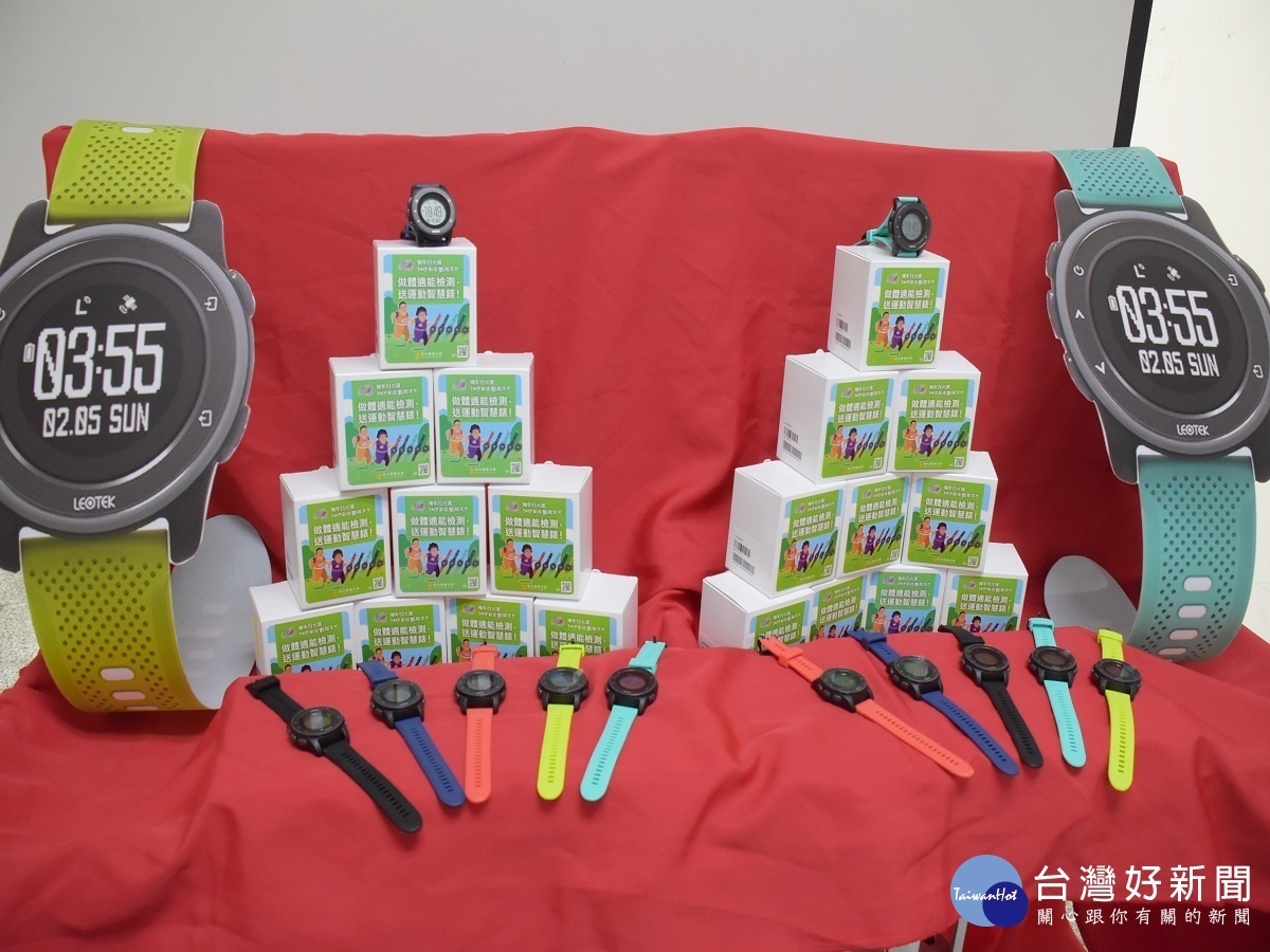 鼓勵長者一起健康動起來 彰縣衛生局發放萬支運動智慧錶